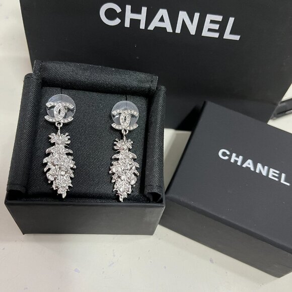 Chanel Pendant earrings - Picture 4 of 5